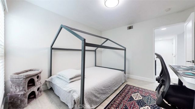 4632 Park Granada 93, Calabasas, CA 91302