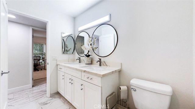 4632 Park Granada 93, Calabasas, CA 91302