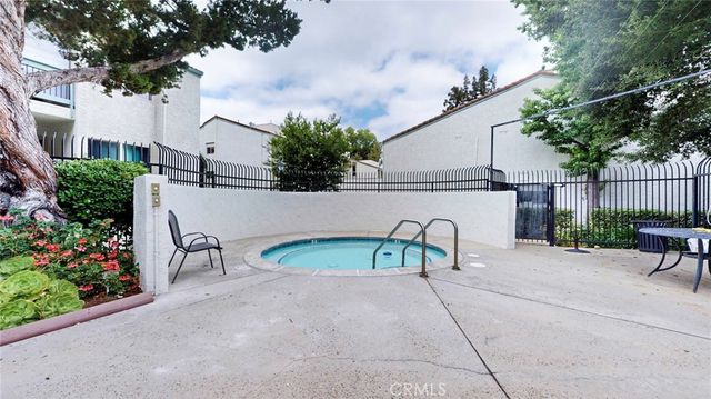 4632 Park Granada 93, Calabasas, CA 91302