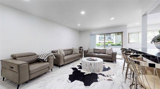 4632 Park Granada 93, Calabasas, CA 91302