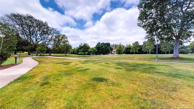 4632 Park Granada 93, Calabasas, CA 91302