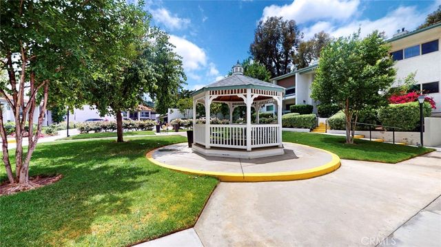 4632 Park Granada 93, Calabasas, CA 91302