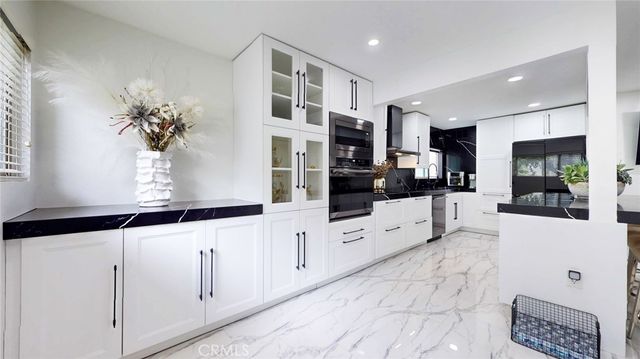 4632 Park Granada 93, Calabasas, CA 91302