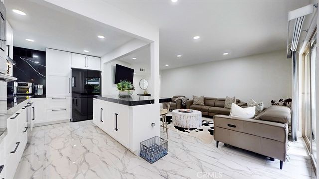 4632 Park Granada 93, Calabasas, CA 91302