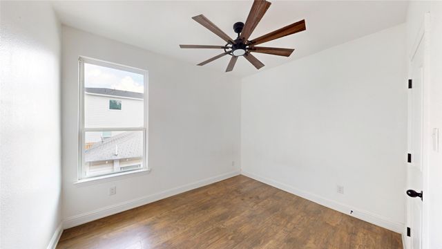 1301 Compton Street, Dallas, TX 75203