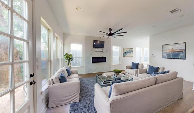 1301 Compton Street, Dallas, TX 75203