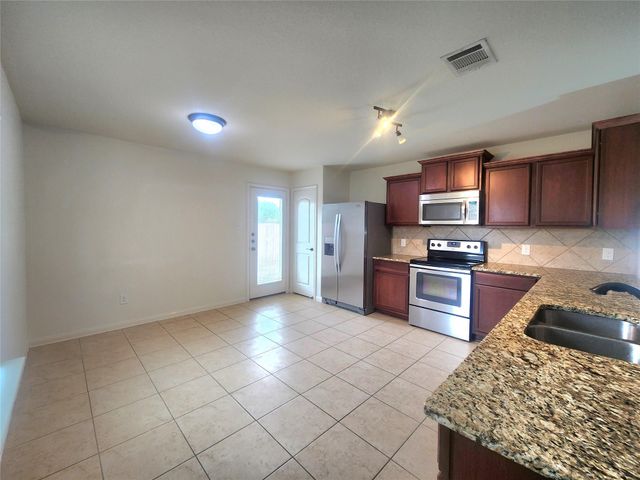 1616 Treeta TRL, Kyle, TX 78640