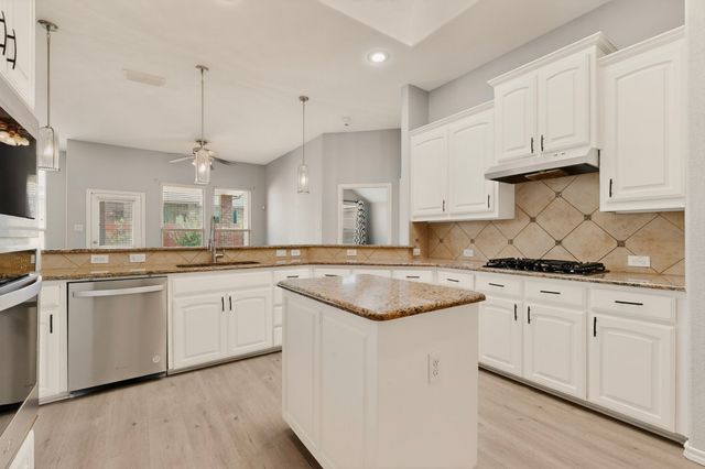 1117 Fairhaven Drive, Glenn Heights, TX 75154