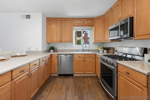 13871 Olive Grove Pl, Poway, CA 92064