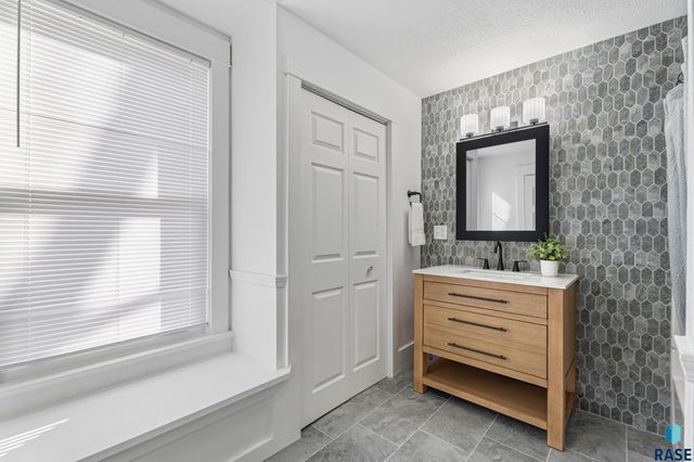 311 E 18th St Street, Sioux Falls, SD 57105