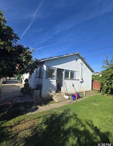 15743 Fuchsia Avenue, Ivanhoe, CA 93235