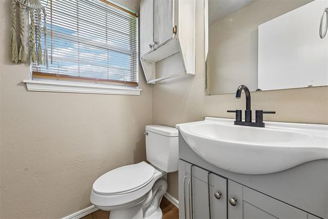 1013 NW 5th Street, Moore, OK 73160