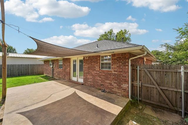 1013 NW 5th Street, Moore, OK 73160