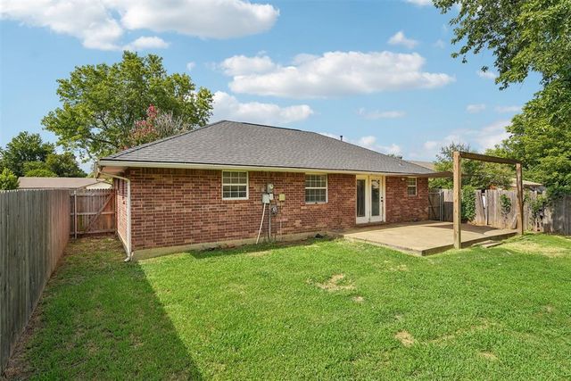 1013 NW 5th Street, Moore, OK 73160