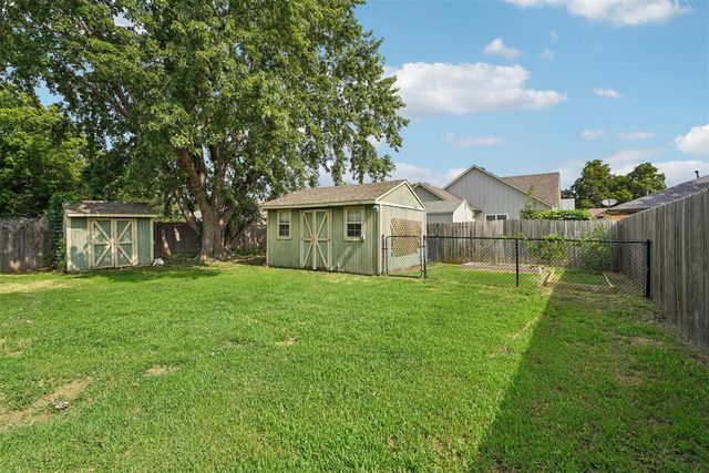 1013 NW 5th Street, Moore, OK 73160