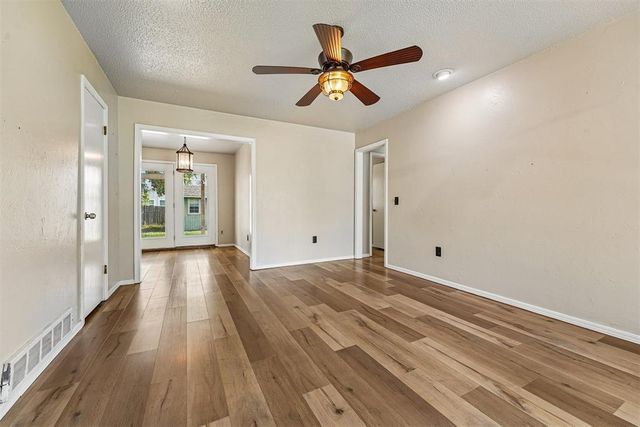1013 NW 5th Street, Moore, OK 73160