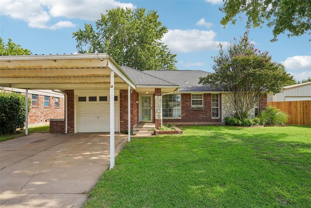 1013 NW 5th Street, Moore, OK 73160
