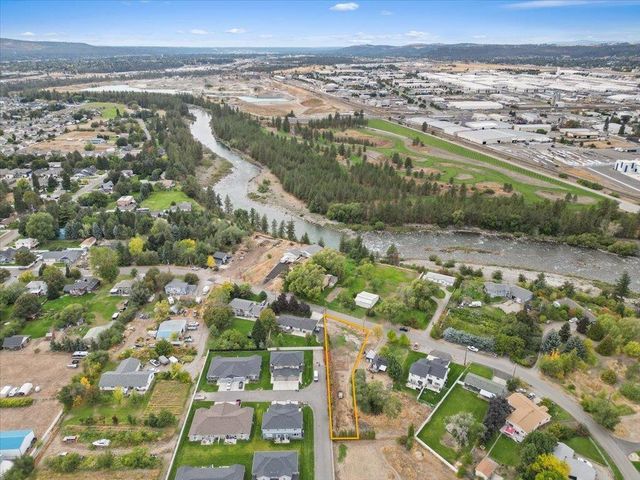 17918 E Riverway Ave, Greenacres, WA 99016