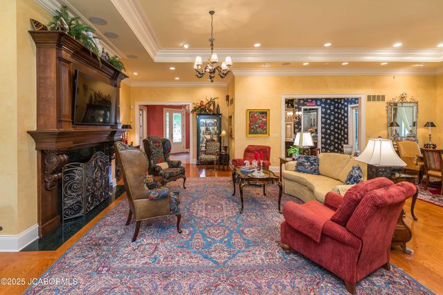 617 S EAGLE TRACE, Jefferson City, MO 65109