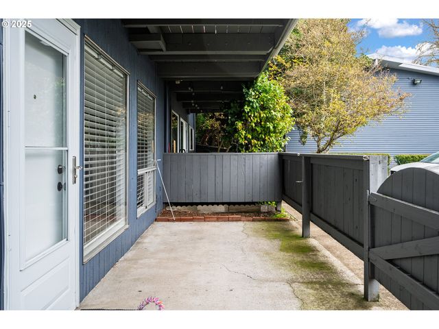 10090 Sw BEAVERTON HILLSDALE Hwy 16, Beaverton, OR 97005