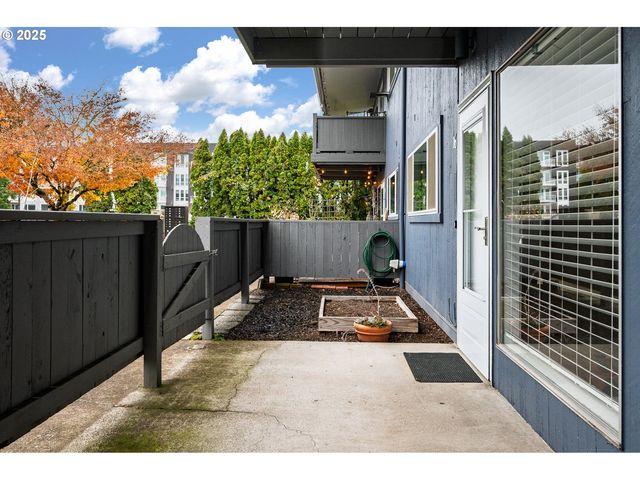 10090 Sw BEAVERTON HILLSDALE Hwy 16, Beaverton, OR 97005