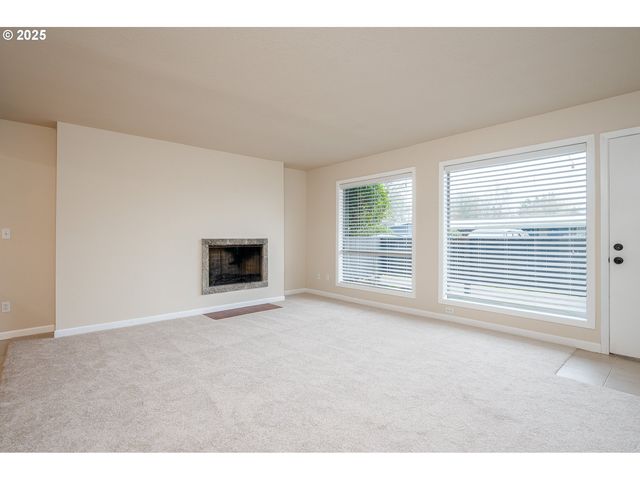 10090 Sw BEAVERTON HILLSDALE Hwy 16, Beaverton, OR 97005