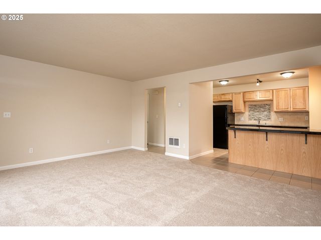 10090 Sw BEAVERTON HILLSDALE Hwy 16, Beaverton, OR 97005