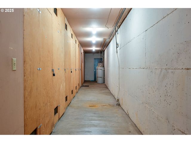 10090 Sw BEAVERTON HILLSDALE Hwy 16, Beaverton, OR 97005