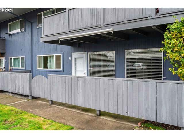 10090 Sw BEAVERTON HILLSDALE Hwy 16, Beaverton, OR 97005