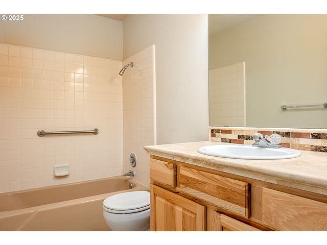 10090 Sw BEAVERTON HILLSDALE Hwy 16, Beaverton, OR 97005