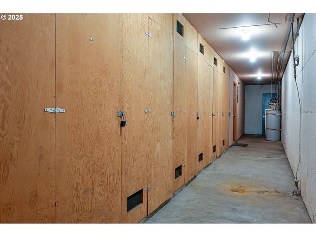 10090 Sw BEAVERTON HILLSDALE Hwy 16, Beaverton, OR 97005