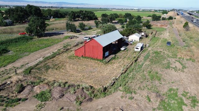 3135 W Canal Blvd, Tracy, CA 95304