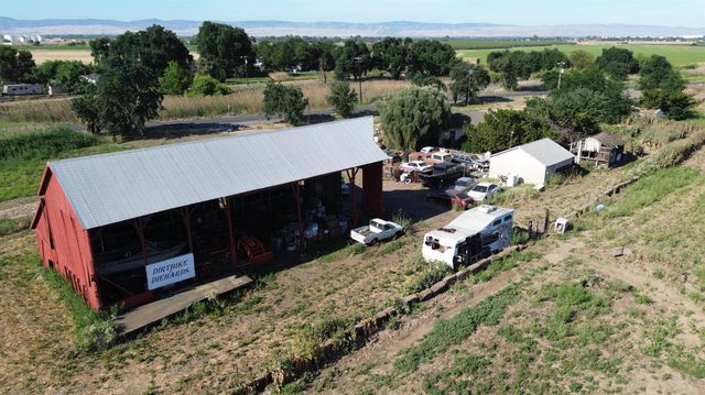 3135 W Canal Blvd, Tracy, CA 95304