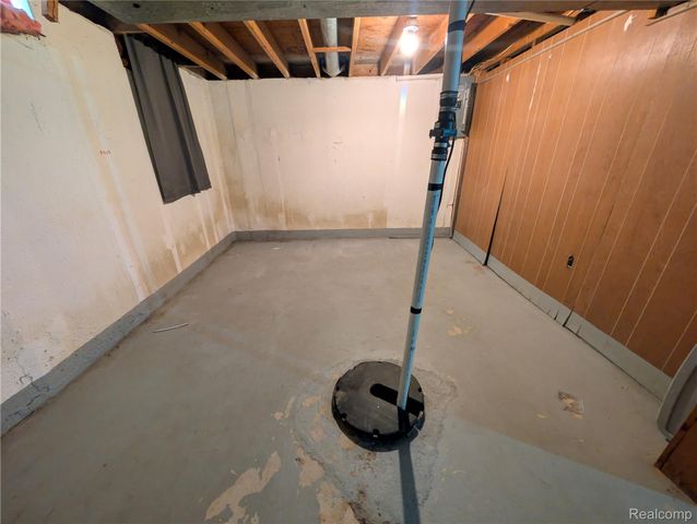 15630 Harrison, Romulus, MI 48174