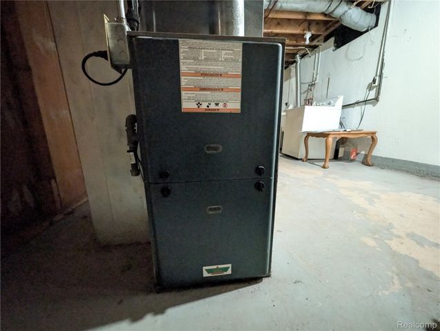 15630 Harrison, Romulus, MI 48174