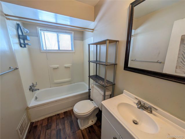 15630 Harrison, Romulus, MI 48174