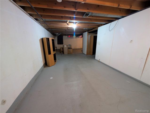 15630 Harrison, Romulus, MI 48174