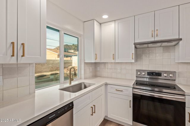 1514 E TURQUOISE Avenue, Phoenix, AZ 85020