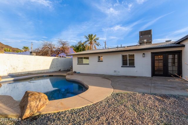 1514 E TURQUOISE Avenue, Phoenix, AZ 85020