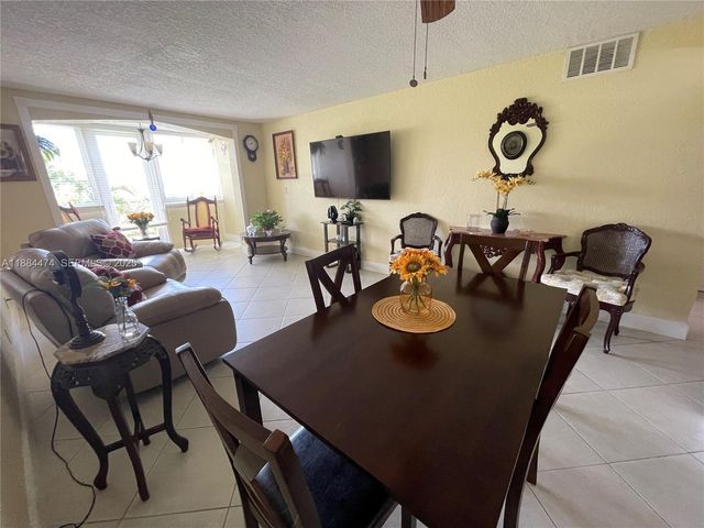 9041 Sunrise Lakes Boulevard 108, Sunrise, FL 33322