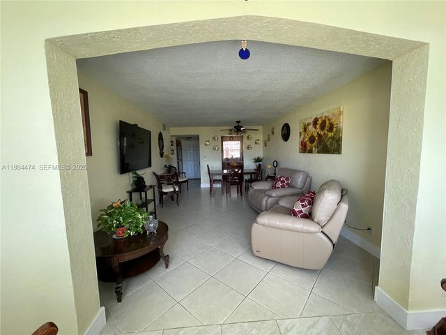 9041 Sunrise Lakes Boulevard 108, Sunrise, FL 33322