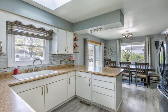 500 Willow STREET, Onalaska, WI 54650
