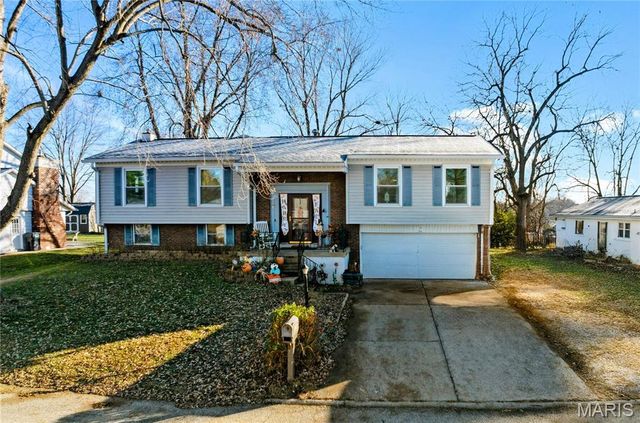 324 Breckenridge Drive, Belleville, IL 62221