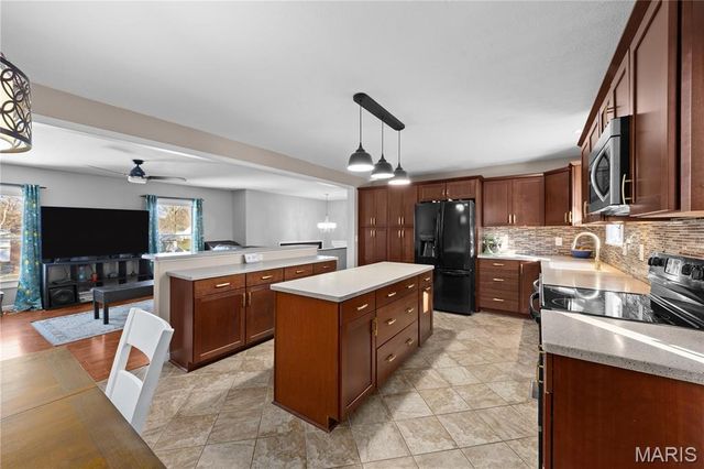 324 Breckenridge Drive, Belleville, IL 62221