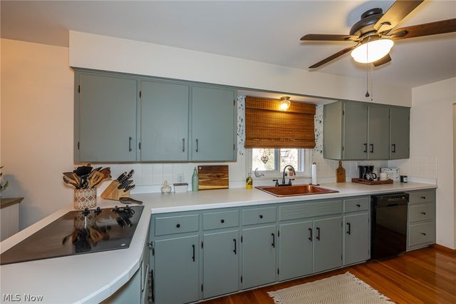 180 S Leavitt Road, Amherst, OH 44001