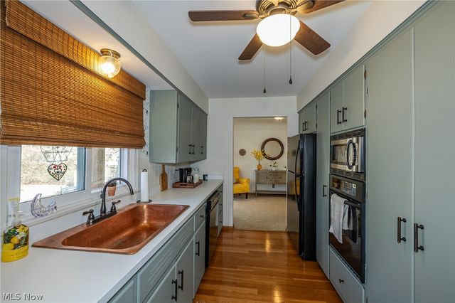 180 S Leavitt Road, Amherst, OH 44001