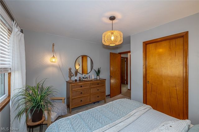 180 S Leavitt Road, Amherst, OH 44001