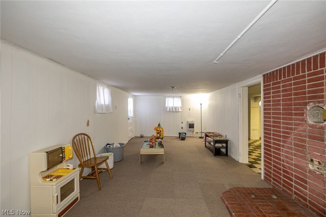 180 S Leavitt Road, Amherst, OH 44001