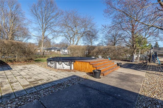 180 S Leavitt Road, Amherst, OH 44001