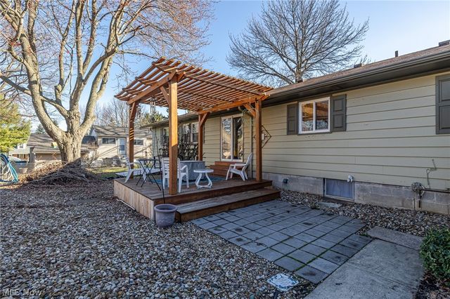 180 S Leavitt Road, Amherst, OH 44001